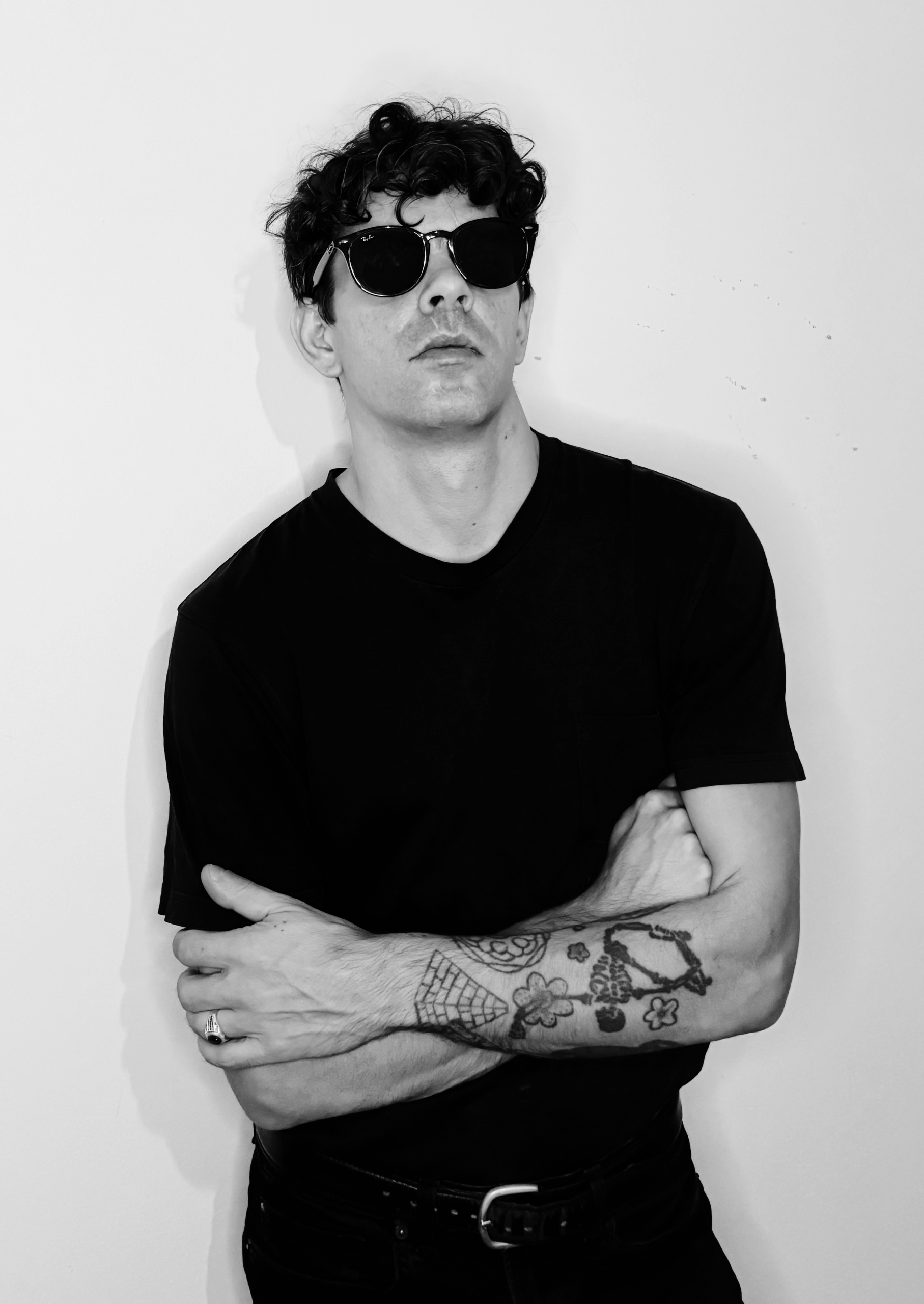 ΠΥΡΕΤΟΣ 42 vinyl record artist portrait